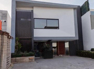 Casa · 352m² · 4 Recámaras · 2 Estacionamientos · Exclusiva Residencia Contemporánea con Jardín y Doble Roof Garden en Venta en Parque Santiago