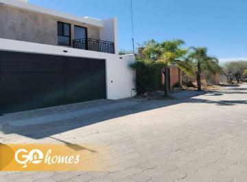 Casa de 3 habitaciones, Tequisquiapan · Casa Nueva, Moderna en Balcones de Tequisquiapan, Privacidad, Diseño Eficiente