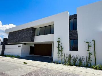 Casa · 397m² · 4 Recámaras · 2 Estacionamientos · Casas en Venta en Aguascalientes Norte en Viña Antigua Residencial Super Amplia en Esquina