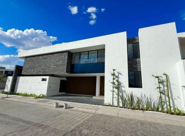 Casa de 4 habitaciones, Aguascalientes · Casas en Venta en Aguascalientes Norte en Viña Antigua Residencial Super Amplia en Esquina