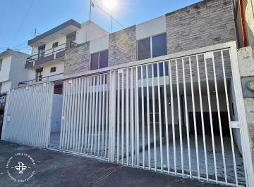 Casa de 8 habitaciones, Guadalajara · Casa en Venta en Providencia (3 Niveles)