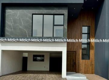 Casa · 250m² · 4 Recámaras · 2 Estacionamientos · Casa en Venta con Recámara en Planta Baja Bosque Real $7,450,000