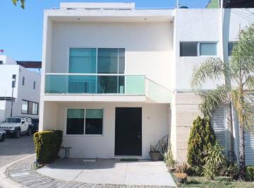 Casa · 213m² · 3 Recámaras · 2 Estacionamientos · Casa en Venta Lomas de Angelópolis III, Cerca del Centro Comercial Angelópolis, Udlap, Uvp
