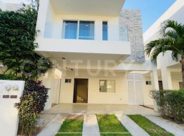Casa · 166m² · 3 Recámaras · 2 Estacionamientos · Casa en Venta en Selvanova, Playa del Carmen Solidaridad Le1425