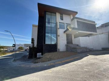 Casa de 4 habitaciones, Monterrey · Casa en Venta en Monterrey Sierra Alta 4 Habitaciones