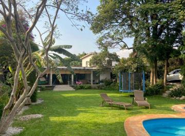 Casa · 800m² · 4 Recámaras · 6 Estacionamientos · Casa Residencia en Venta en Rancho Cortes, Cuernavaca, Morelos.