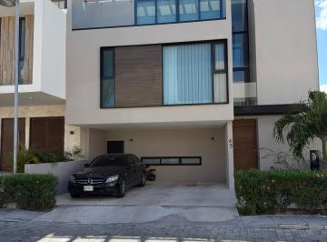 Casa de 4 habitaciones, Benito Juárez · Casa Amueblada en Venta y Renta, 250 m² Construcción Laguna 1, Puerto Cancún