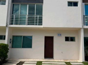 Casa · 145m² · 3 Recámaras · 2 Estacionamientos · Renta Casa en Long Island Frente a Alberca y Parque