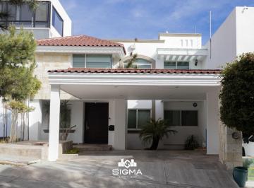 Casa · 311m² · 3 Recámaras · 2 Estacionamientos · Casa en Renta en León, Guanajuato