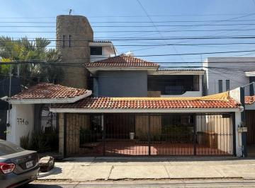 Casa de 4 habitaciones, Zapopan · Residencia en Venta en Jardines de Guadalupe
