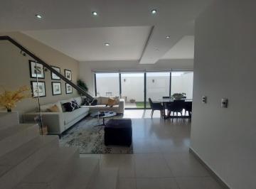 Casa · 204m² · 3 Recámaras · 2 Estacionamientos · Casa en Venta en Querétaro Moderno