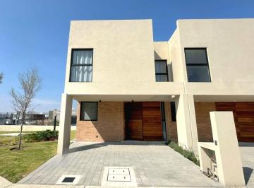 Casa · 153m² · 3 Recámaras · 2 Estacionamientos · Santa Fe