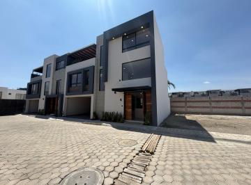 Casa · 330m² · 3 Recámaras · 2 Estacionamientos · Casa en Venta en La Carcaña, Cholula Puebla 3 Recamaras y Roof