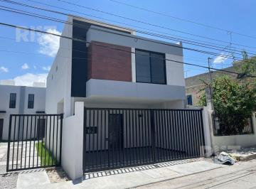 Casa · 136m² · 3 Recámaras · 2 Estacionamientos · Casa en Fraccionamiento Jardines de Champayan