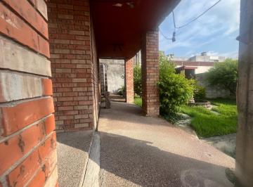 Casa · 392m² · 3 Recámaras · 2 Estacionamientos · Casa en Venta, Contry La Silla, Guadalupe, Nuevo León.
