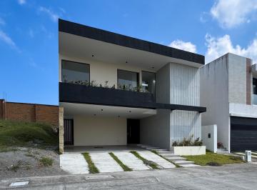 Casa · 250m² · 3 Recámaras · 2 Estacionamientos · Casa con Estudio en Pb en Venta en Punta Tiburon