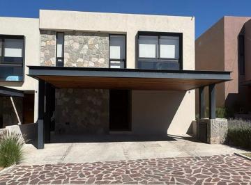 Casa en condominio de 4 habitaciones, Querétaro · Renta Casa en Altozano con 4 Rec con Cuarto de Servicio