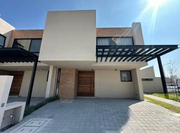 Casa · 219m² · 3 Recámaras · 2 Estacionamientos · Santa Fe