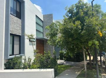 Casa en condominio de 4 habitaciones, Zapopan · Se Renta Hermosa Casa en Puerta del Bosque, en Esquina a Unos Pasos de La Casa Club