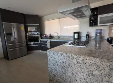 Casa · 350m² · 3 Recámaras · 3 Estacionamientos · Casa en Corregidora