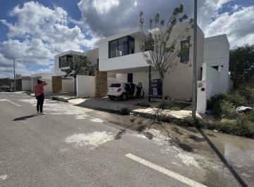 Casa · 238m² · 3 Recámaras · 2 Estacionamientos · Casa en Conkal