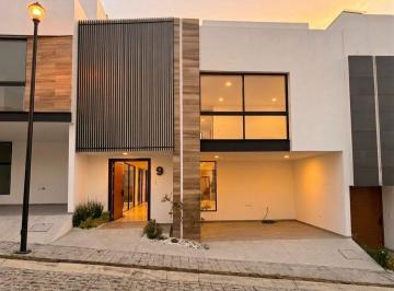 Casa · 248m² · 3 Recámaras · 2 Estacionamientos · Casa Nueva en Venta de 250 m en Lomas de Angelopolis, Cascatta!