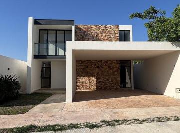 Casa · 303m² · 4 Recámaras · 2 Estacionamientos · Casa en Cholul