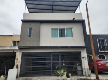 Casa de 3 habitaciones, Apodaca · Venta de Casa, Cerradas de Santa Rosa, 3 Niveles Equipada