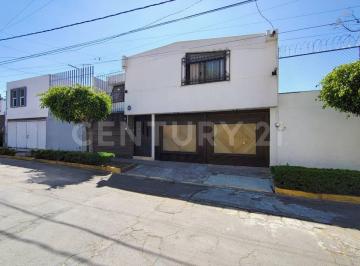 Casa · 304m² · 4 Recámaras · 2 Estacionamientos · Casa en Venta en Col. El Mirador, Cerca del Parque Ecológico, Puebla