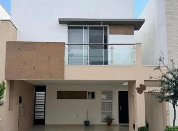 Casa · 165m² · 3 Recámaras · 2 Estacionamientos · Casa en Fraccionamiento Cumbres Britania