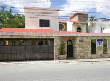 Casa · 459m² · 4 Recámaras · 2 Estacionamientos · Casa en Fraccionamiento Montecristo