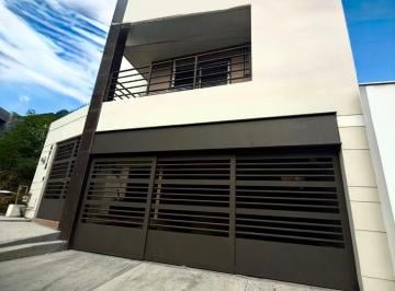 Casa de 3 habitaciones, Monterrey · Casa en Venta en Prados de La Silla, Zona Sur Mty
