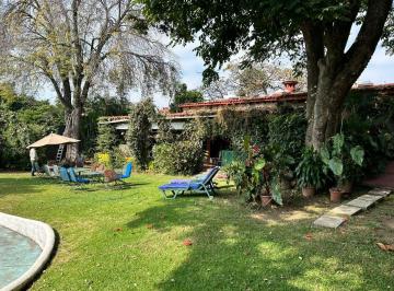 Casa · 760m² · 3 Recámaras · 6 Estacionamientos · Casa en Venta en Lomas de Atzingo