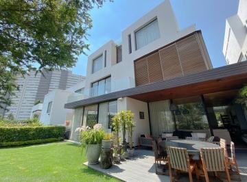 473904ec79ad756b8f6c20959a2f2db04e32bc0512fb7b2fd0b7511e4c5c4ebc · Cumbres Santa Fe, Casa con Terraza y Jardín en Venta