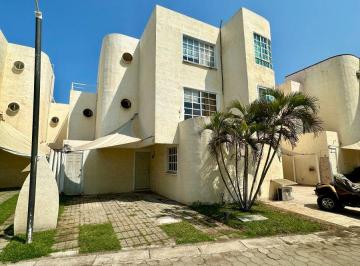 Casa en condominio de 4 habitaciones, Acapulco de Juárez · Casa en Acapulco Diamante Puente del Mar a Solo 100 Mt de La Playa con 4 Recamaras y Amenidades.