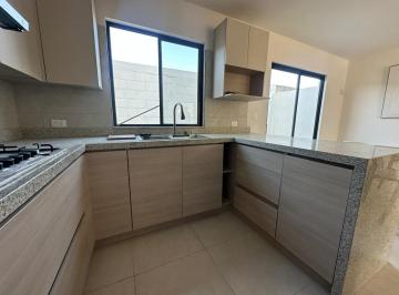 Casa · 145m² · 3 Recámaras · 2 Estacionamientos · Casa en La Aurora