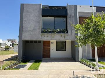 Casa · 251m² · 5 Recámaras · 3 Estacionamientos · Casa en Venta en Solares (Soare Iii)