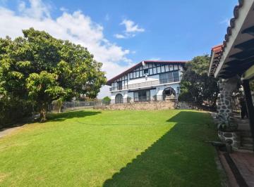Casa uso de suelo de 7 habitaciones, Cuernavaca · Casa en Venta de 767 m² de Construcciones con Imagen Comercial Sobre Av Principal
