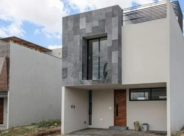 Casa · 150m² · 3 Recámaras · 2 Estacionamientos · Casa en Venta en Parque Real