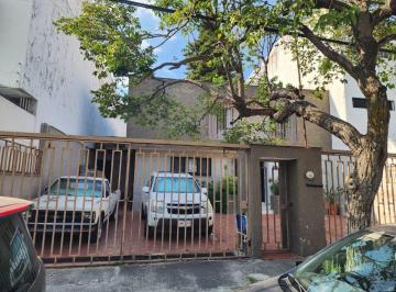 Casa de 4 habitaciones, Zapopan · Casa en Venta en Excelente Ubicación. a 2 Cuadras de Plaza Galerías!