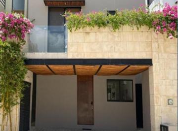 Casa de 3 habitaciones, Solidaridad · Casa en Privada con 255 m² de Terreno y 3 Recámaras en Venta en Playa del Carmen