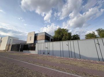 Casa de 4 habitaciones, Jesús María · Casa con 4 Recámaras en Venta en La Zona del Tec de Mty