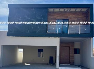 Casa · 300m² · 4 Recámaras · 2 Estacionamientos · Casa en Venta Fracc. Cumbres de Dominio $7,500,000.