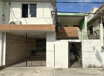 Casa · 382m² · 5 Recámaras · 2 Estacionamientos · Casa en Venta Col. Obrera