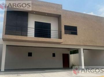 Casa · 420m² · 3 Recámaras · 4 Estacionamientos · Casa - El Barrial