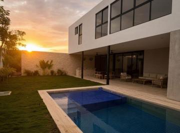 Casa de 4 habitaciones, Mérida · Casa de Dos Pisos con Alberca Privada en Venta, Xcanatún, Mérida