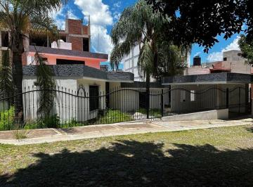 Casa de 8 habitaciones, León · Casa en Venta en Av Universidad con 8 Recamaras 8 Baños y 7 Estacionamientos
