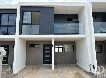 Casa · 113m² · 3 Recámaras · 2 Estacionamientos · Casa en Venta en Mariano Otero Sur Zapopan (Zona de El Fortin)