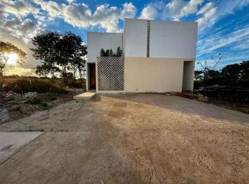 1 · Casa en Venta Real Montejo con 3 Habitaciones y Alberca