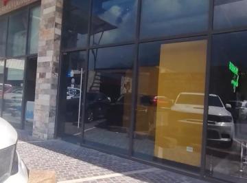 Local comercial · 34m² · 100 Estacionamientos · Local en Renta en Cumbres
